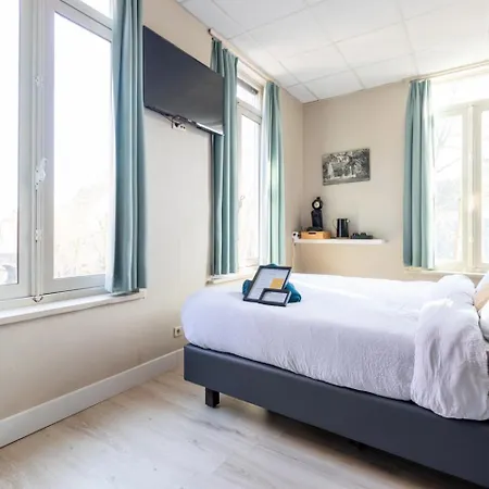 מלון Hotel Entree - Canal View Bruges